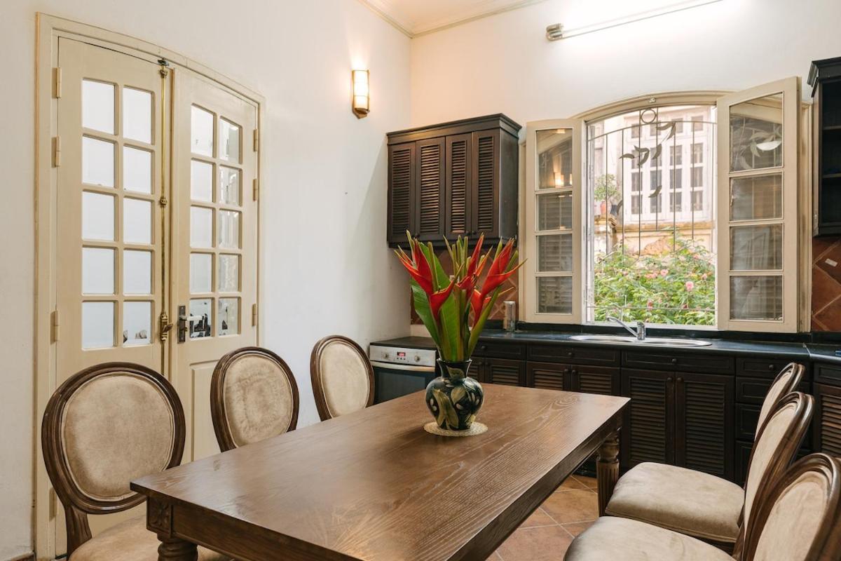 Spacious 5br Mansion With Pool And Cinema In Biệt thự Hà Nội