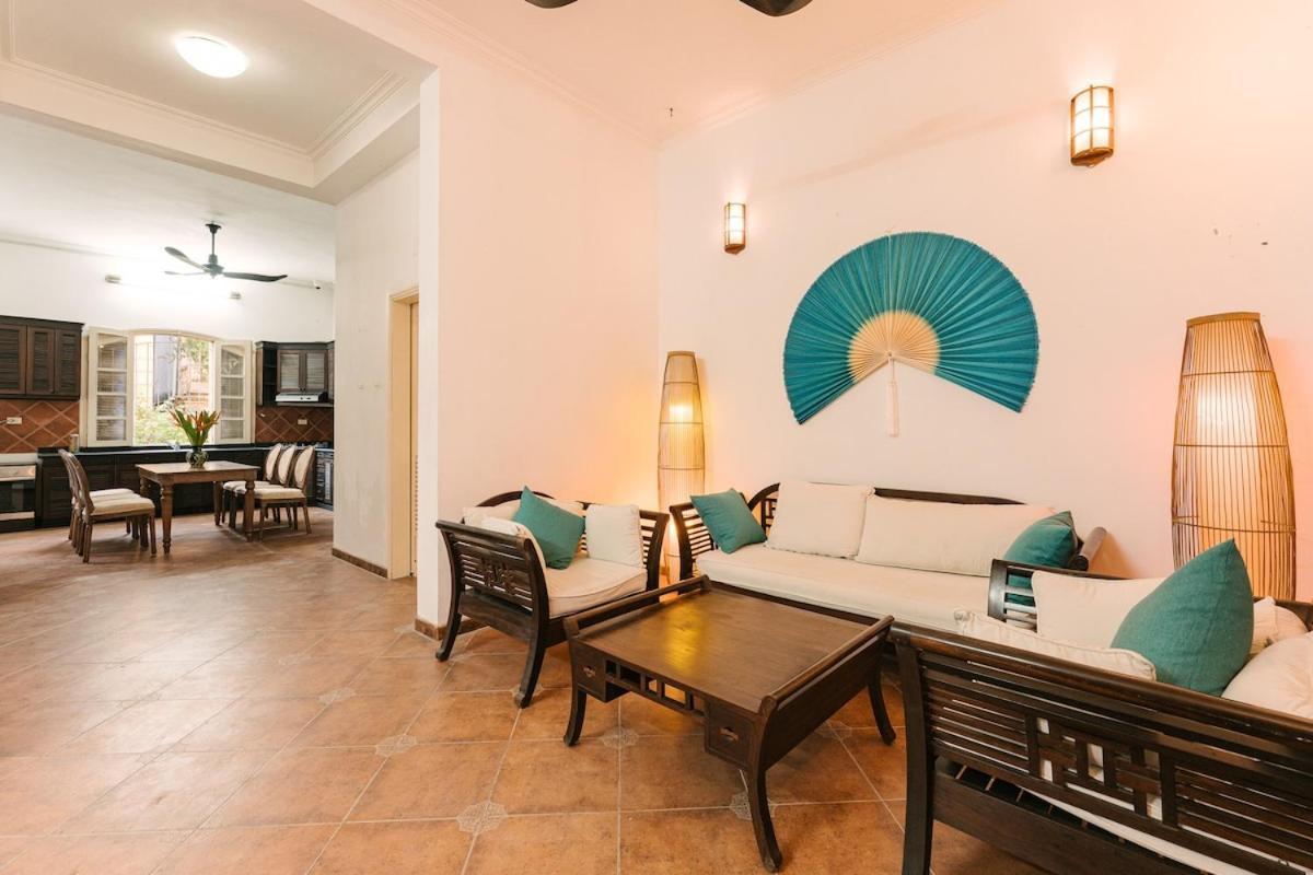 Spacious 5br Mansion With Pool And Cinema In Hà Nội